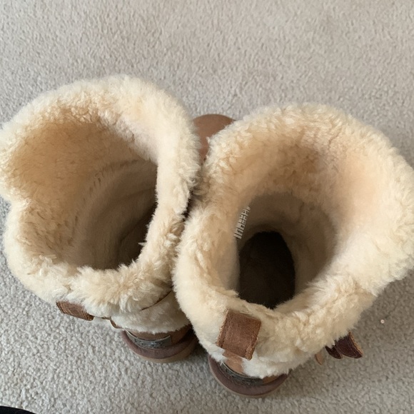 UGG Boots - Picture 6 of 7